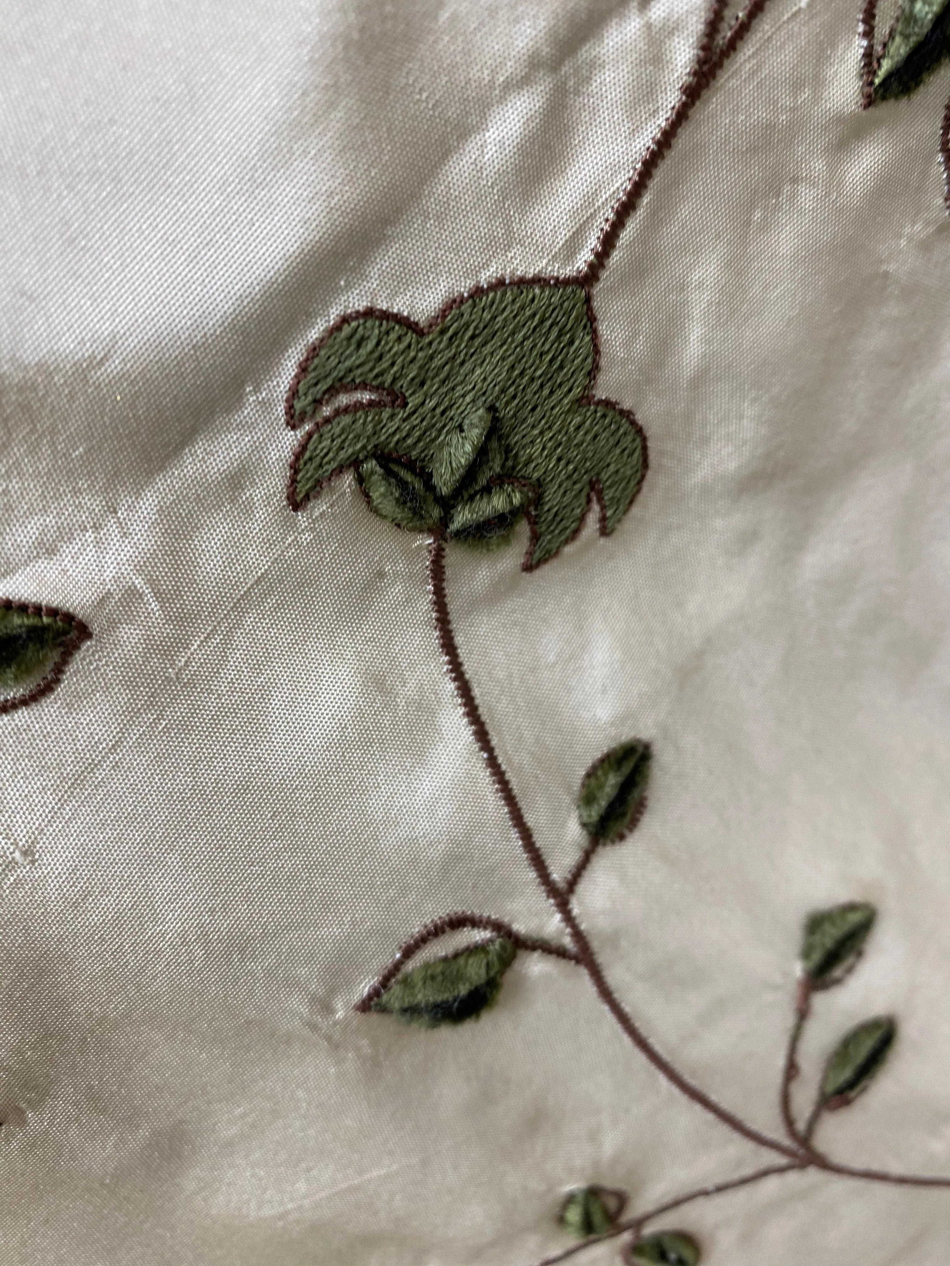 NEW Countess Stephanie 100% Silk Taffeta White Cream with Olive Velvet Embroidered Flowers