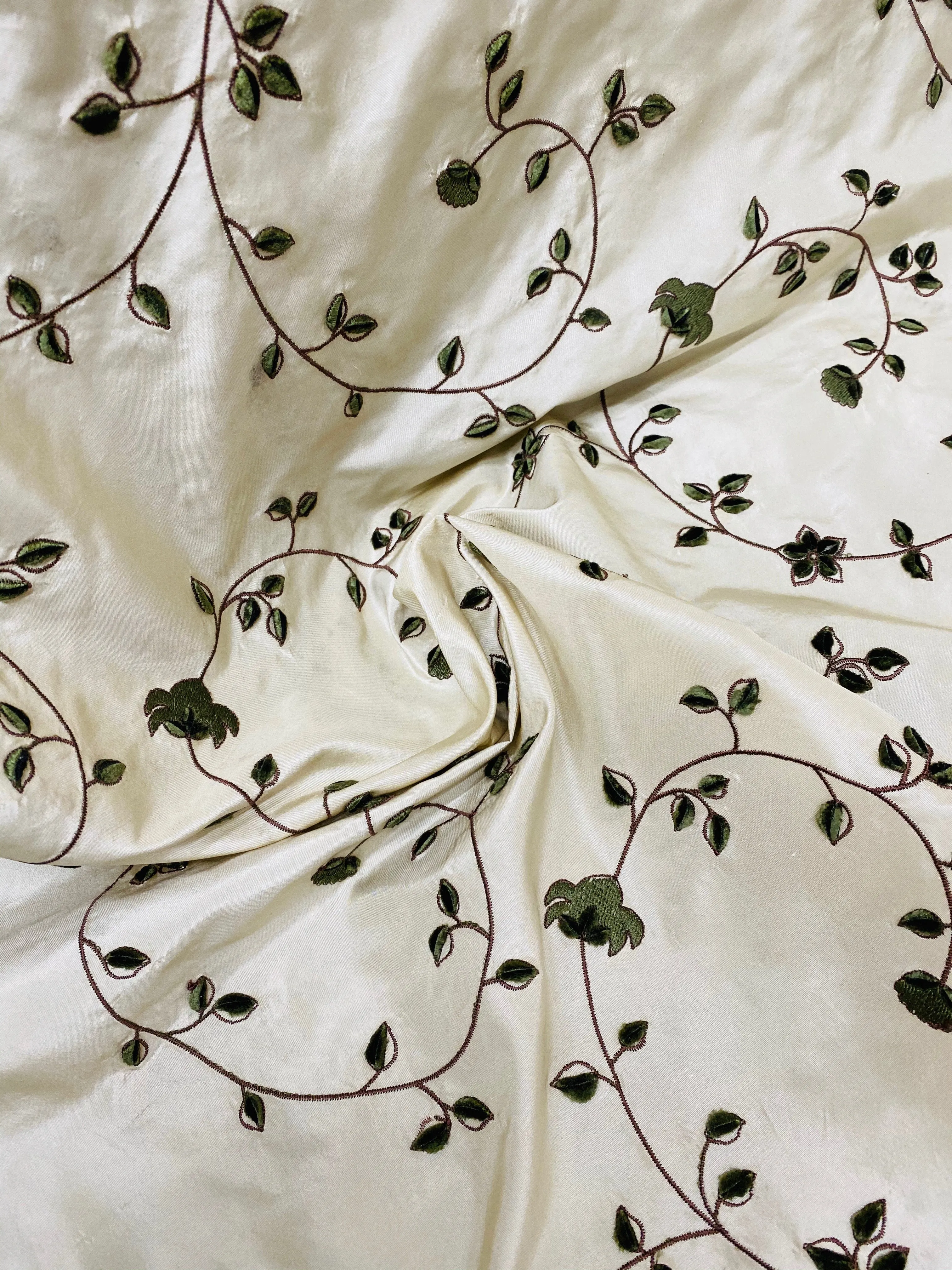 NEW Countess Stephanie 100% Silk Taffeta White Cream with Olive Velvet Embroidered Flowers