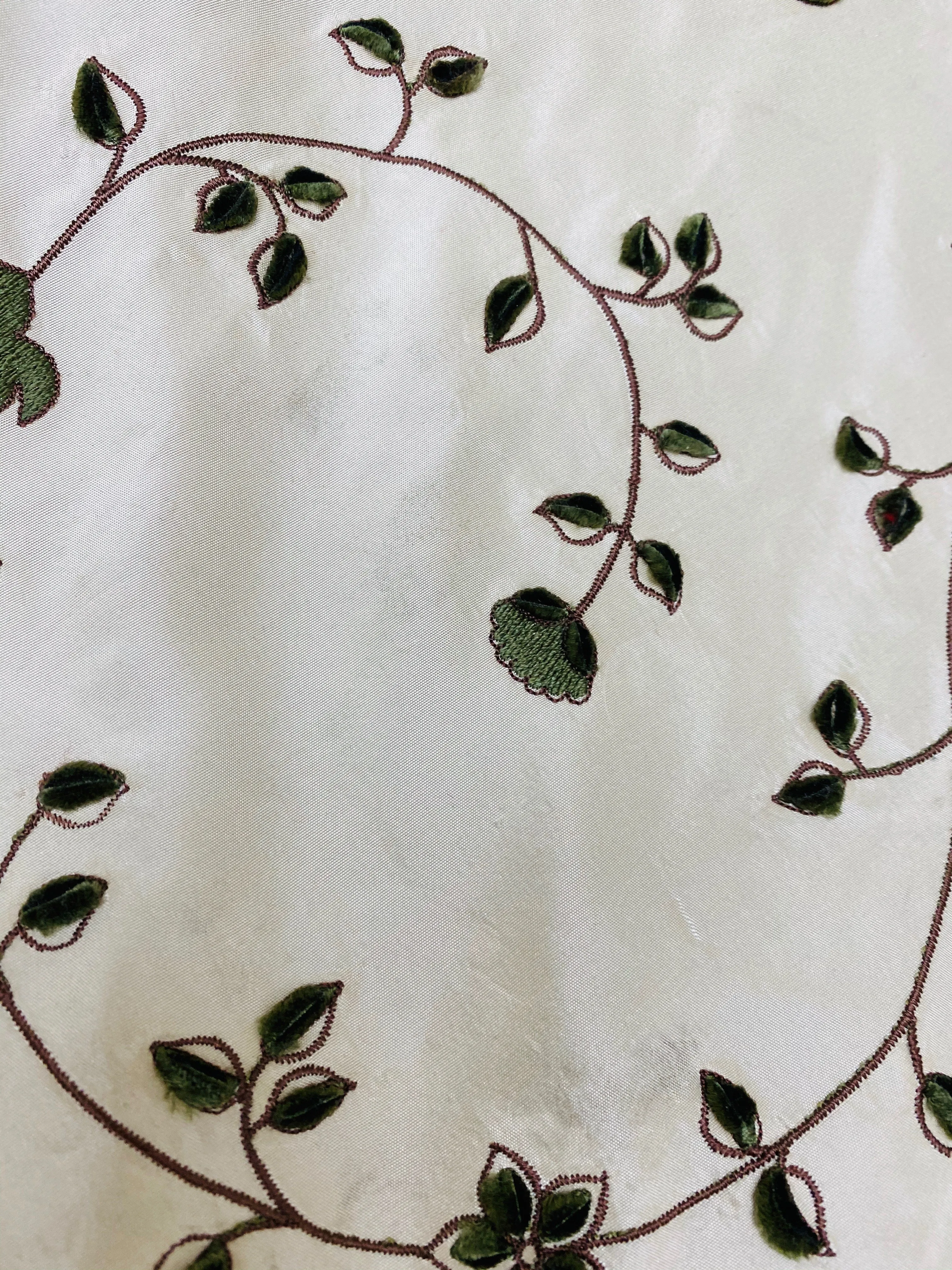 NEW Countess Stephanie 100% Silk Taffeta White Cream with Olive Velvet Embroidered Flowers